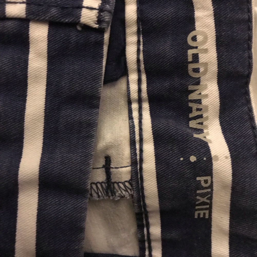 Shorts - Picture 3 of 3